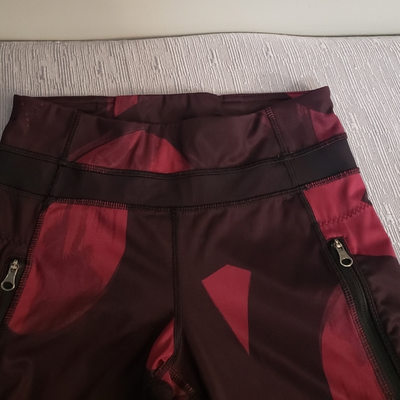 Lululemon Cropped Leggings With Mesh Inserts Size 4 - Picture 10 of 13